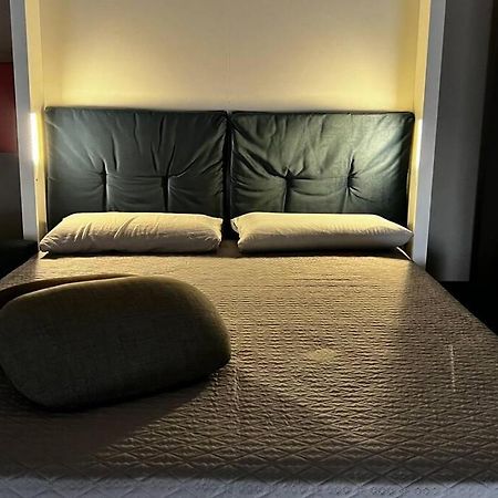 Urban House - Comfy Flat Navigli Milan Centerアパートメント エクステリア 写真