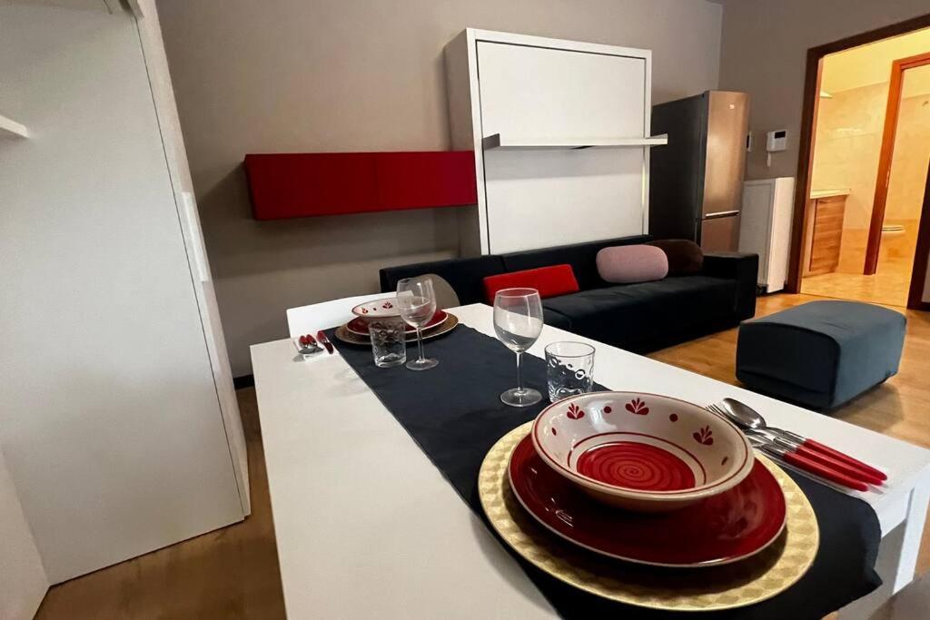 Urban House - Comfy Flat Navigli Milan Centerアパートメント エクステリア 写真